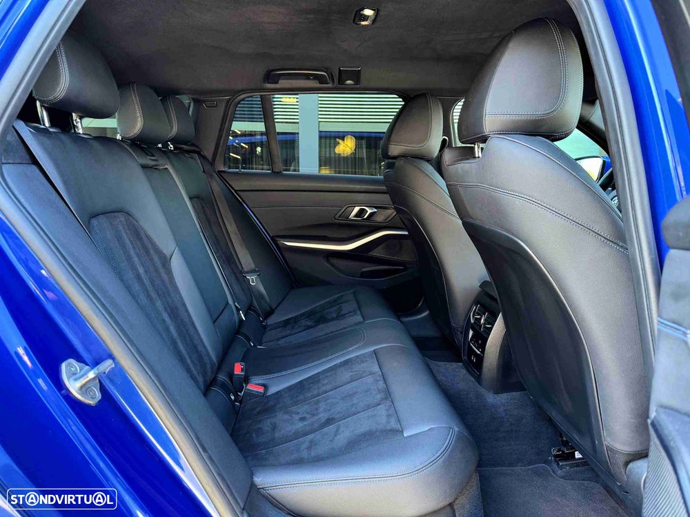 BMW 320 d Pack Desportivo M Auto - 16