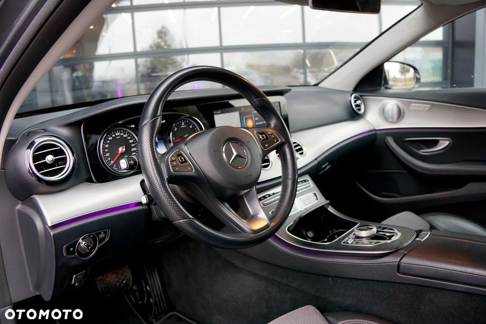 Mercedes-Benz Klasa E 220 d 4-Matic 9G-TRONIC - 17