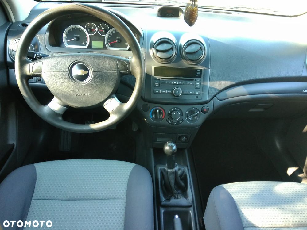 Chevrolet Aveo 1.2 16V Base / Classic - 8