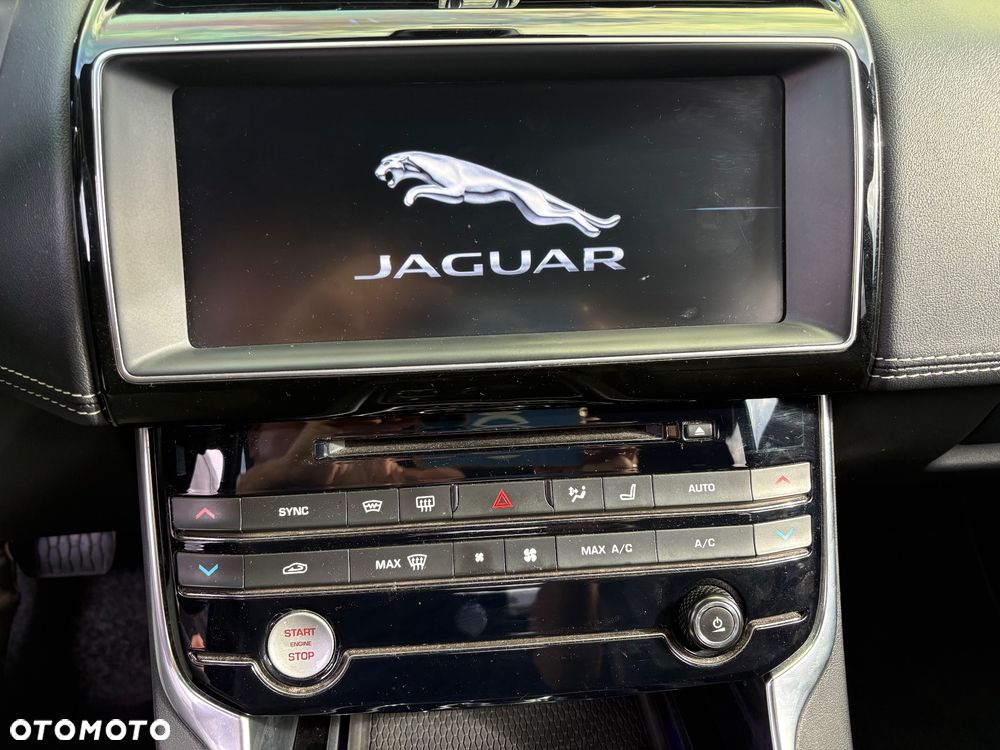 Jaguar XE - 5