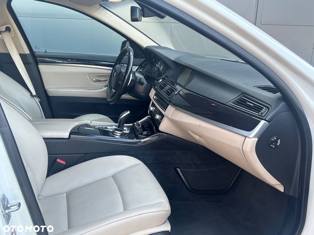 BMW Seria 5 530d xDrive - 7