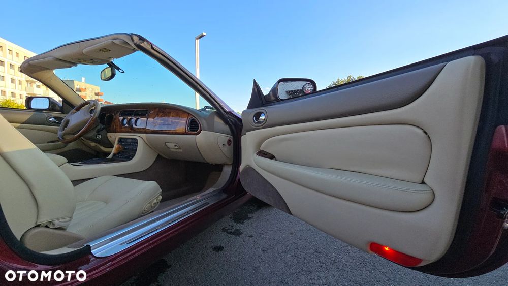 Jaguar XK8 - 16