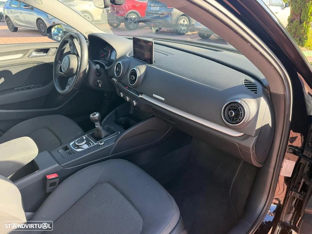 Audi A3 Limousine 30 TDI Design - 23