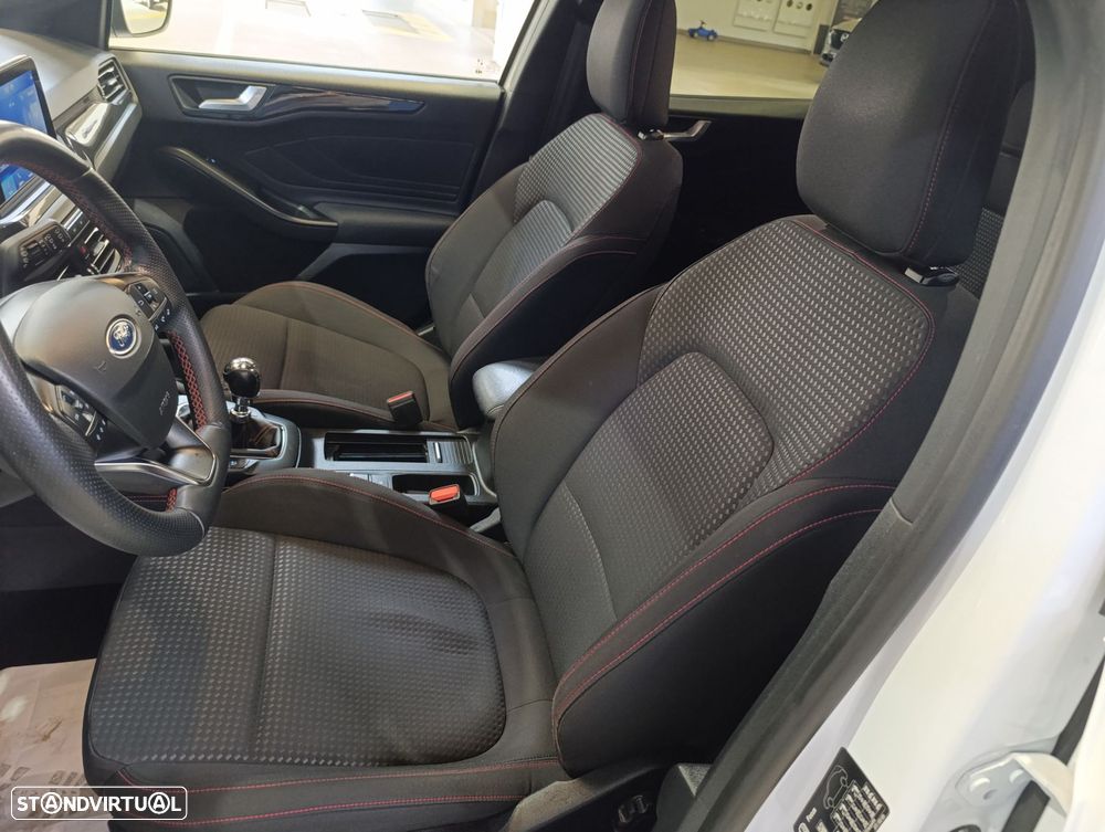 Ford Focus 1.0 EcoBoost Hybrid ST-LINE X - 11