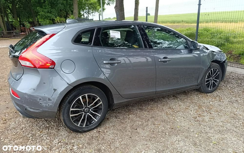 Volvo V40 - 24