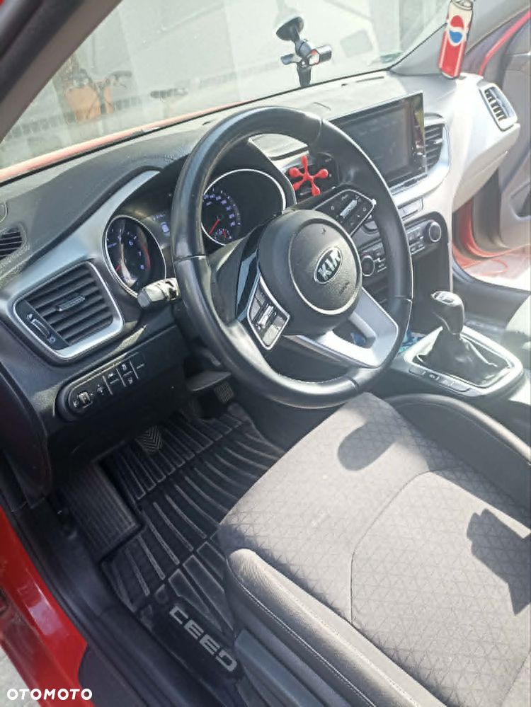 Kia Ceed - 4