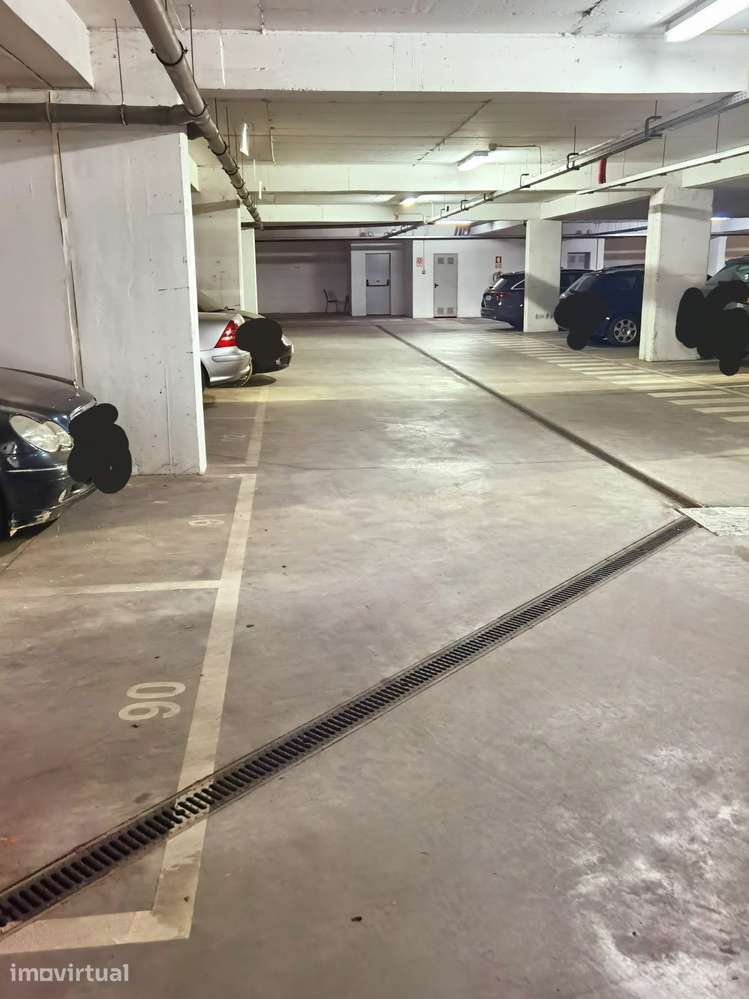 Lugar de Estacionamento em Garagem Fechada no Centro de Évora - Grande imagem: 2/4