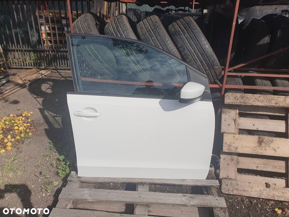 DRZWI PRAWY PRZÓD VW UP KOD LAKIERU LB9A