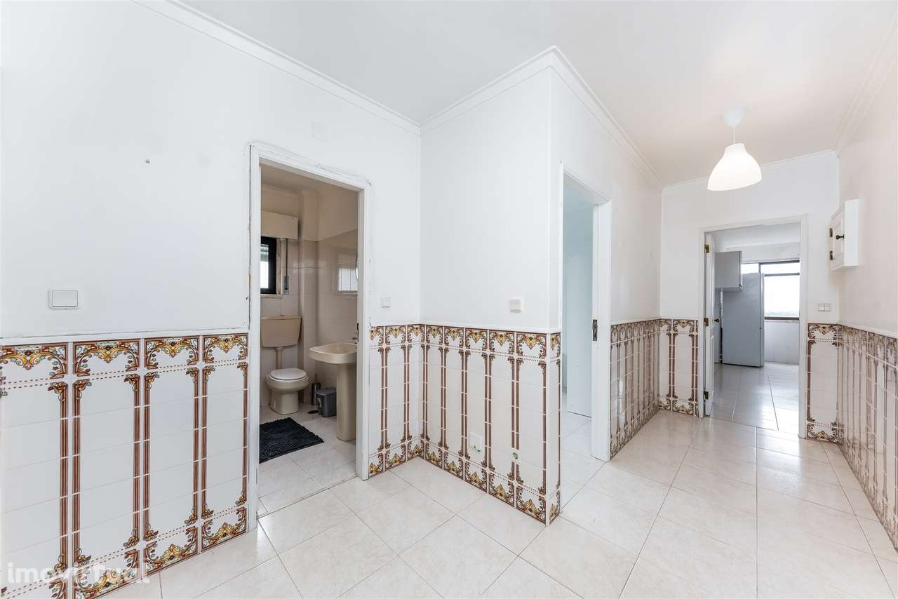 Apartamento T2+1 (convertido em T3) em Rio de Mouro – Excelente Locali - Grande imagem: 3/27