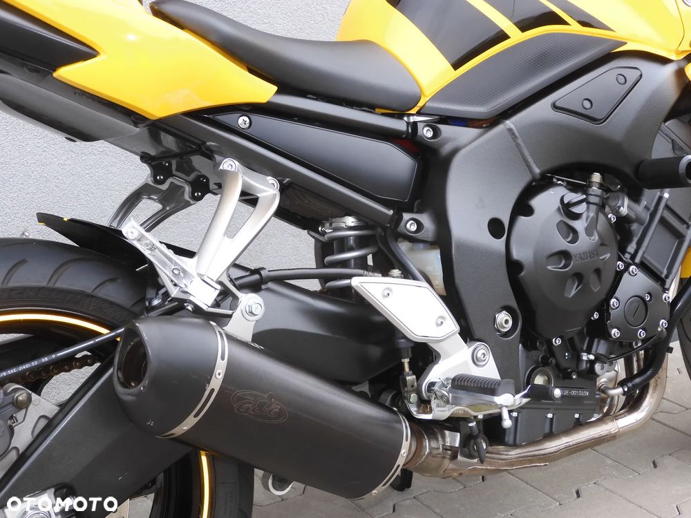 Yamaha FZ - 12