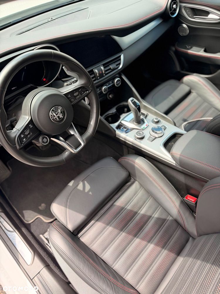 Alfa Romeo Giulia 2.0 Turbo Tributo Italiano Q4 - 11