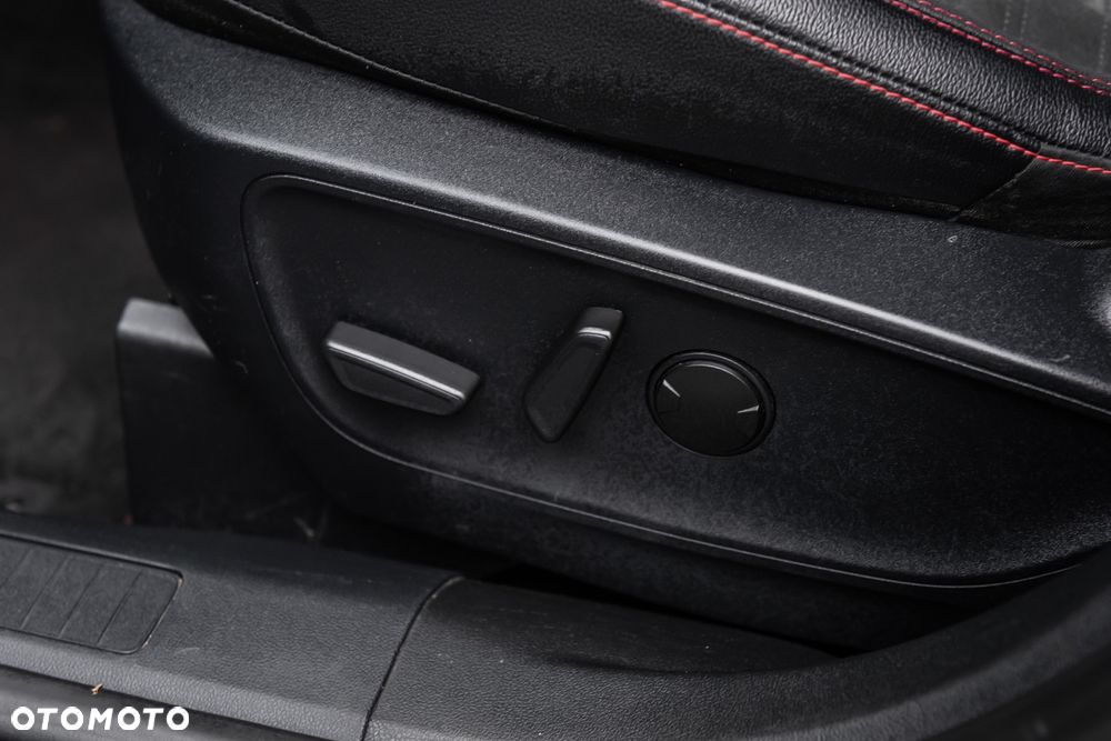 Ford Kuga 2.0 EcoBlue AWD ST-Line X - 19