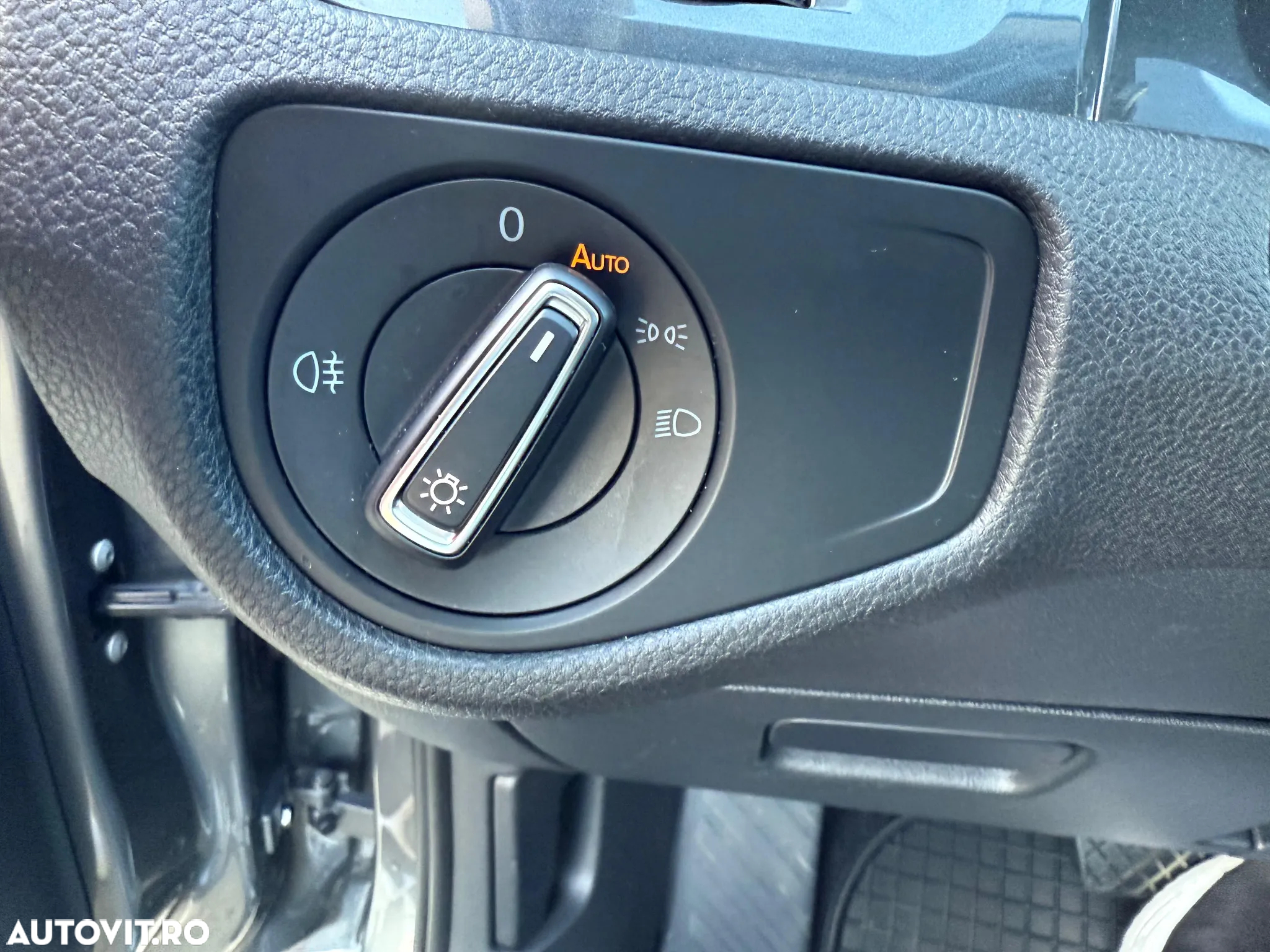 Volkswagen Golf 1.6 TDI DSG Comfortline - 4