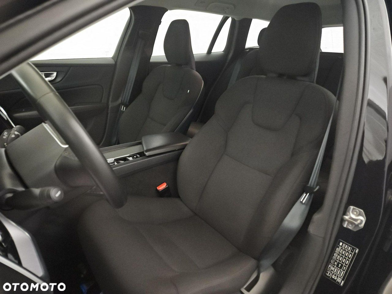 Volvo V60 B4 D Momentum - 11