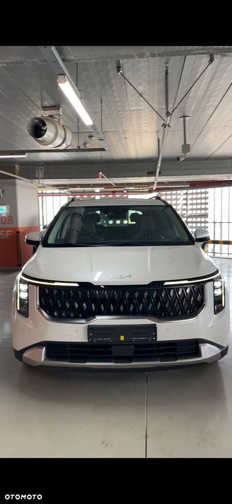 Kia Carnival - 2