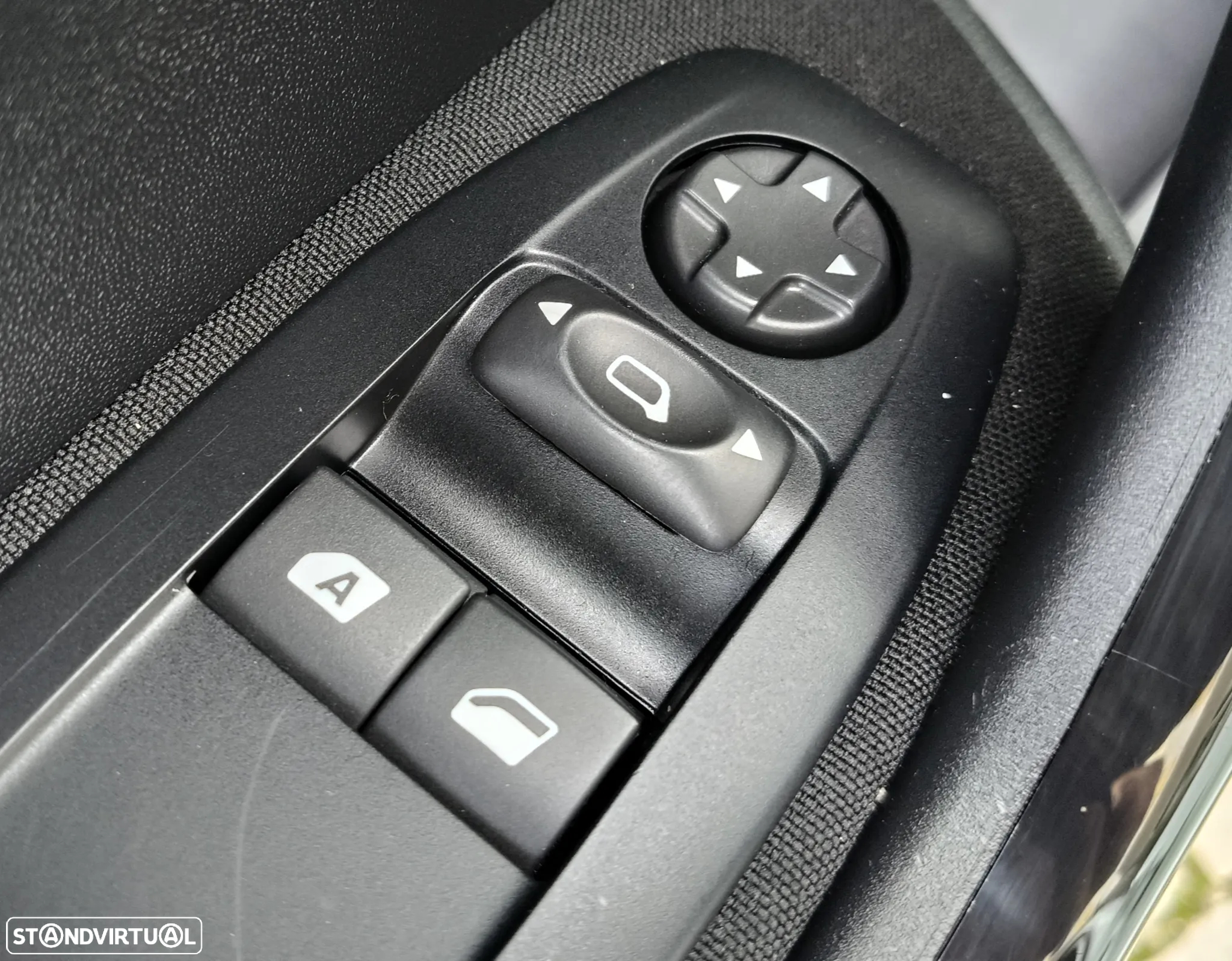 Peugeot 208 1.6 BlueHDi Style - 12