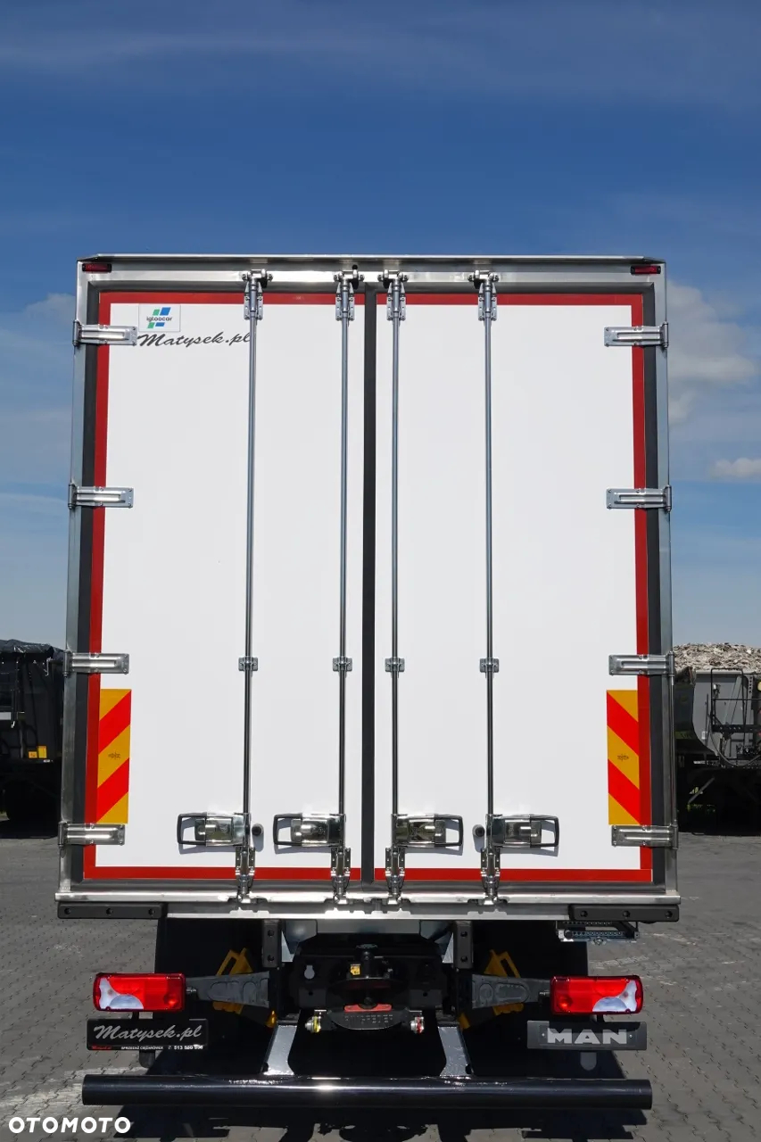 MAN TGX 26.520 / 6x2 / CHŁODNIA -8,6 M / AGREGAT THERMO KING T-1000R / 2025 R / OŚ PODNOSZONA / FABRYCZNIE NOWY - 10