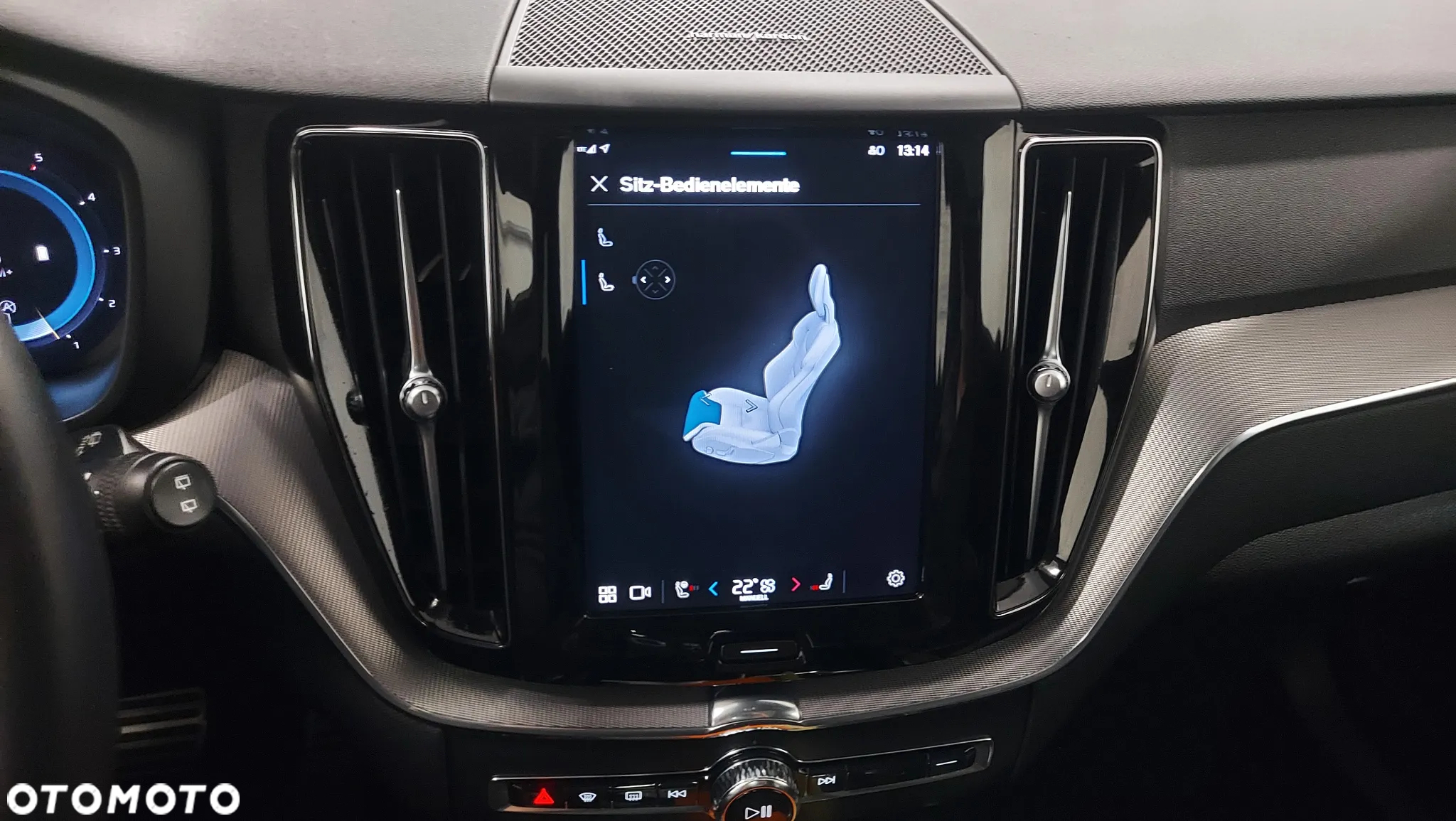 Volvo XC 60 B4 D AWD Plus Dark - 28