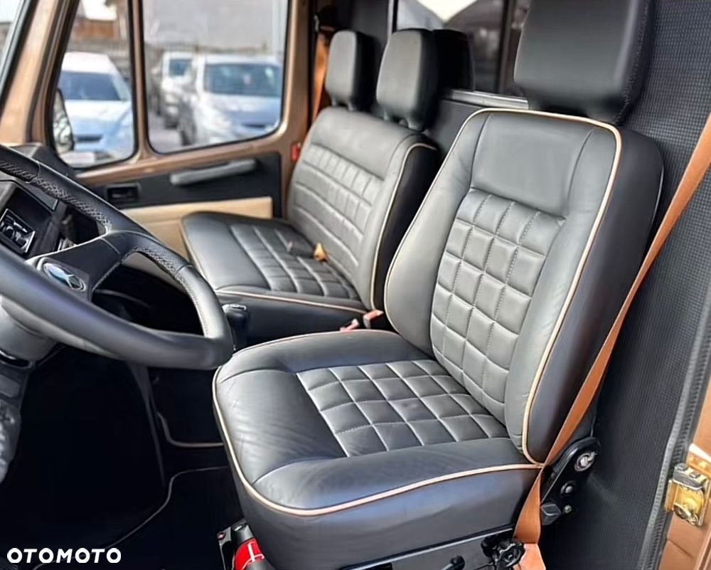 Mercedes-Benz 208D - 9
