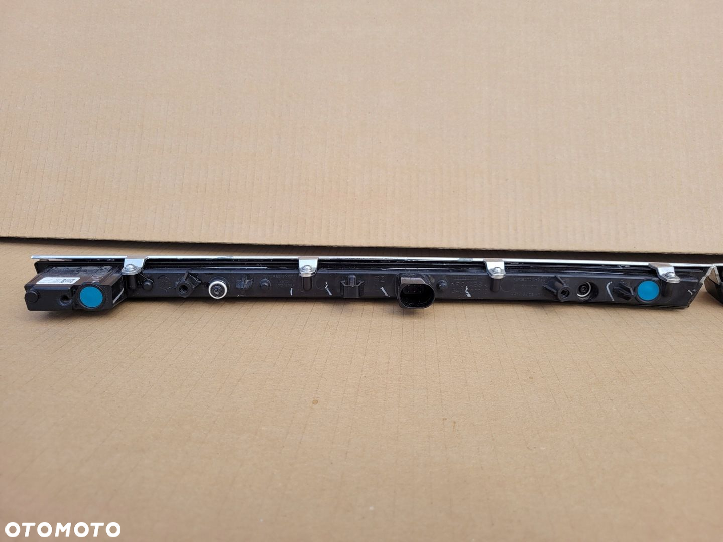 VW TIGUAN II ALLSPACE LISTWA LED GRILL PRAWA - 6