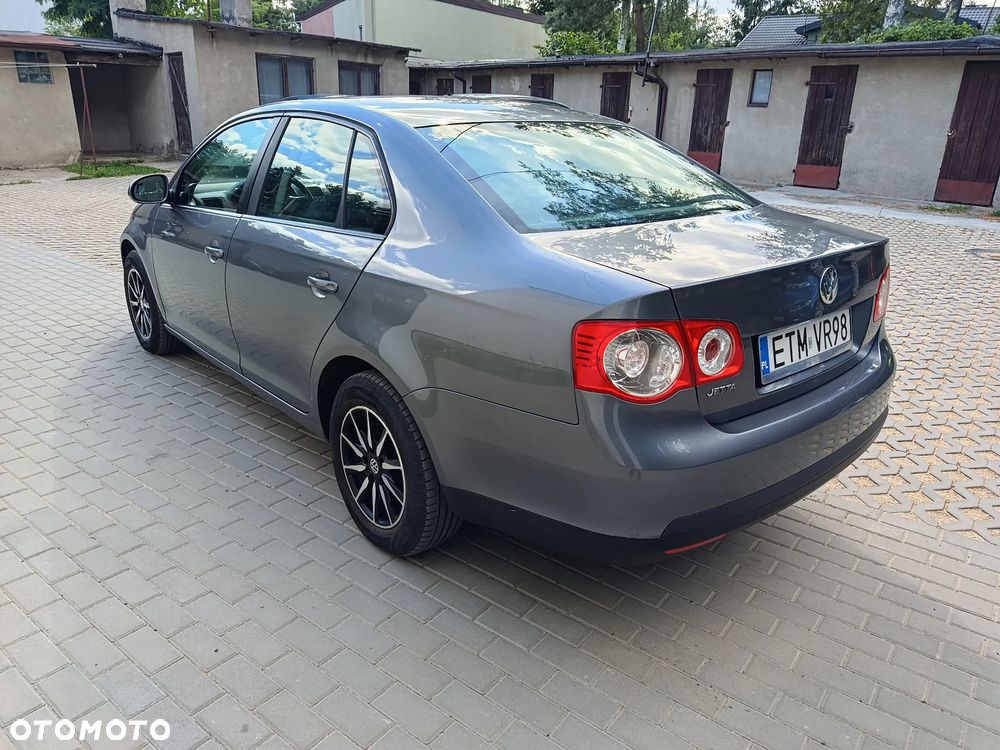 Volkswagen Jetta 1.6 Comfortline - 29