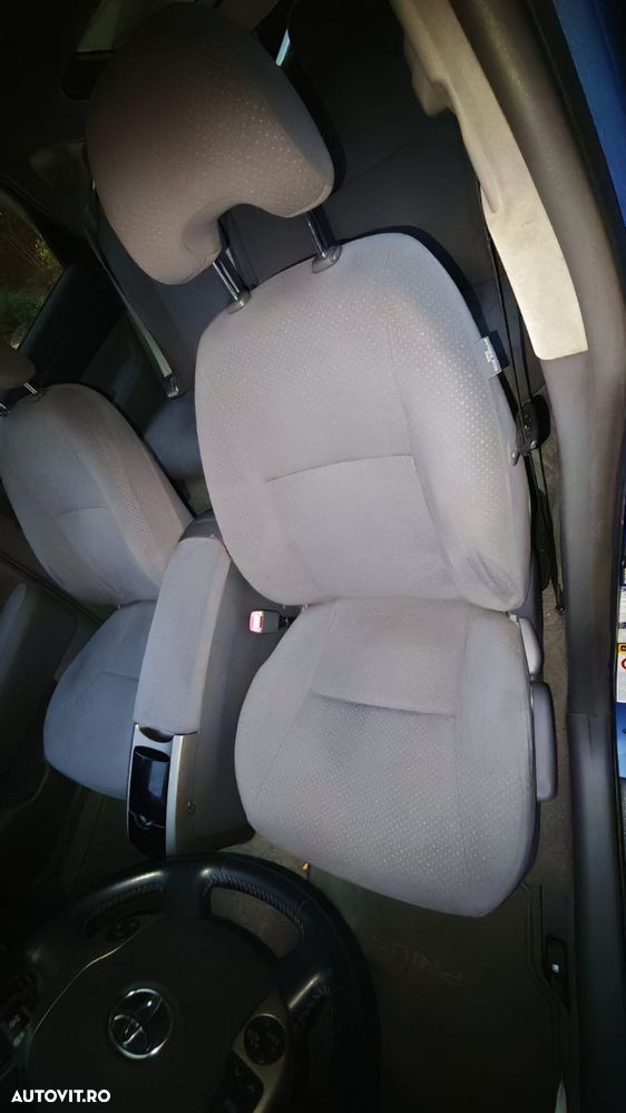 Toyota Prius (Hybrid) - 14