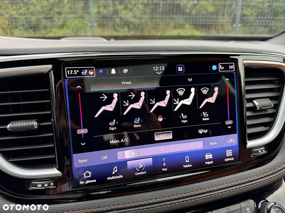 Chrysler Pacifica - 32
