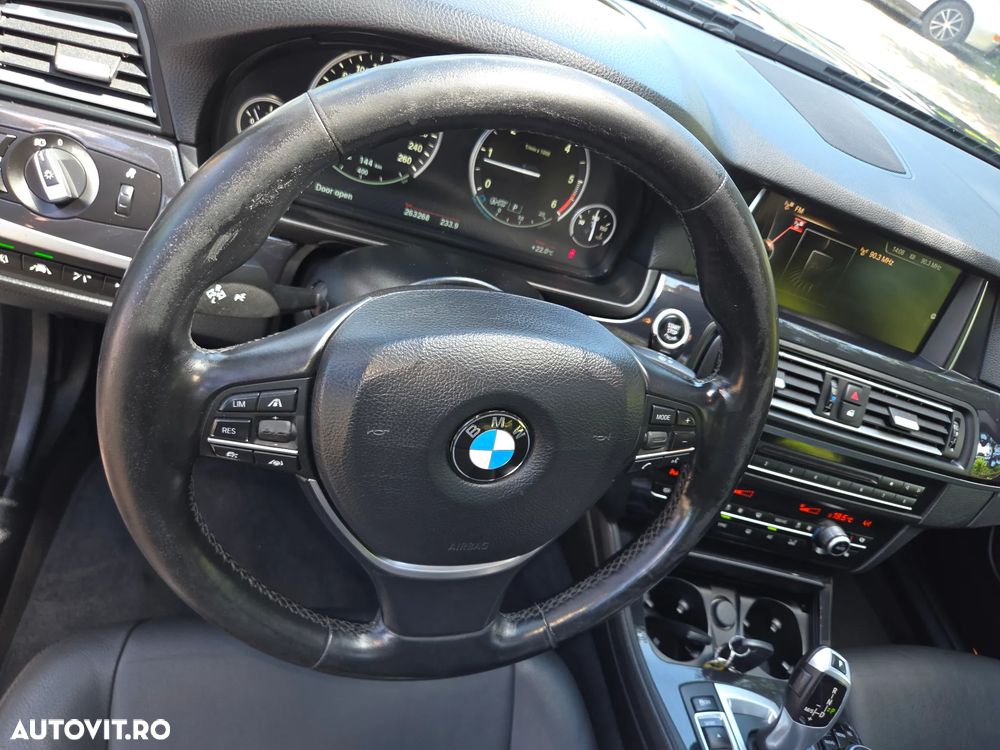 BMW Seria 5 520d Aut. - 34