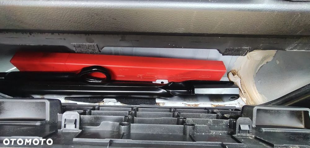 Maxus DELIVER 9 - 35