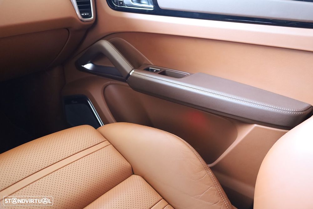 Porsche Cayenne Turbo - 37