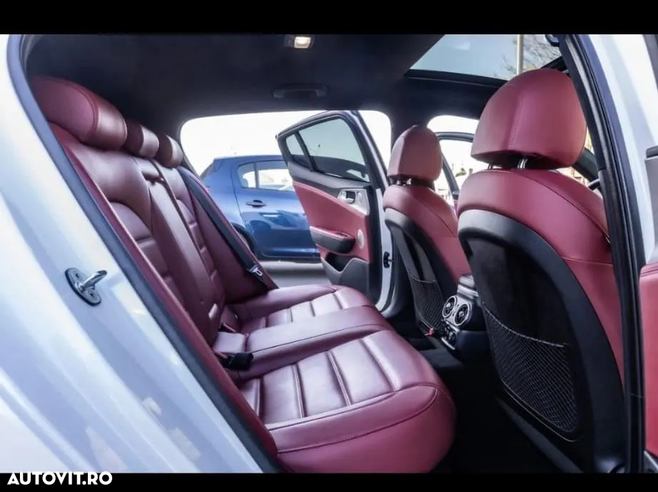 Kia Stinger 3.3 T-GDI 8AT AWD GT - 23