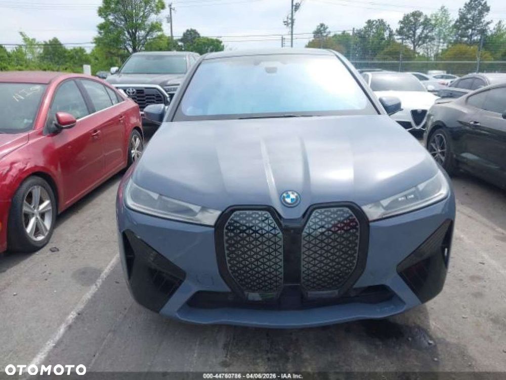 BMW iX - 5