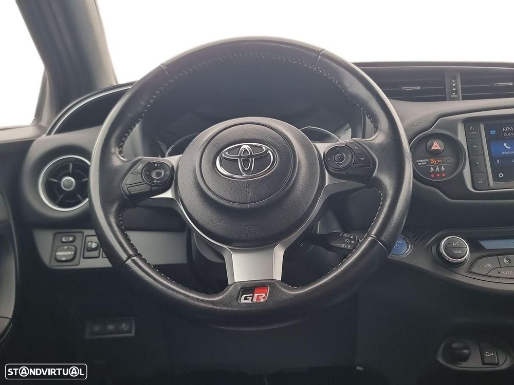 Toyota Yaris - 10