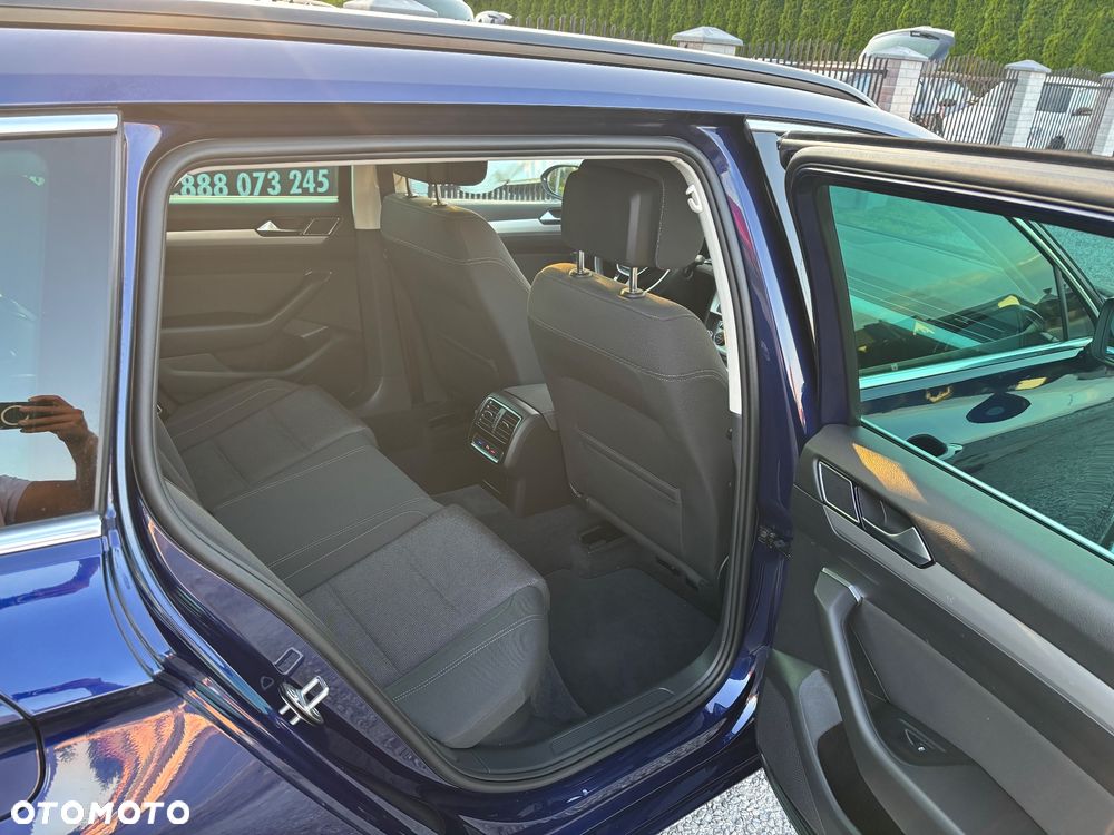 Volkswagen Passat - 12