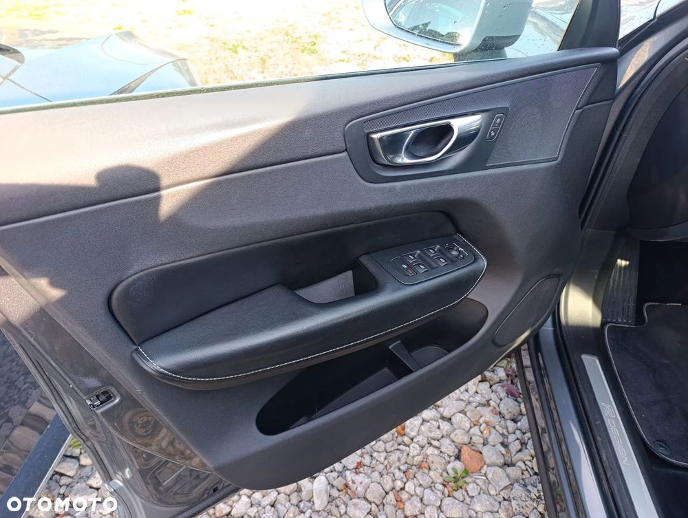 Volvo XC 60 D5 AWD R-Design - 6