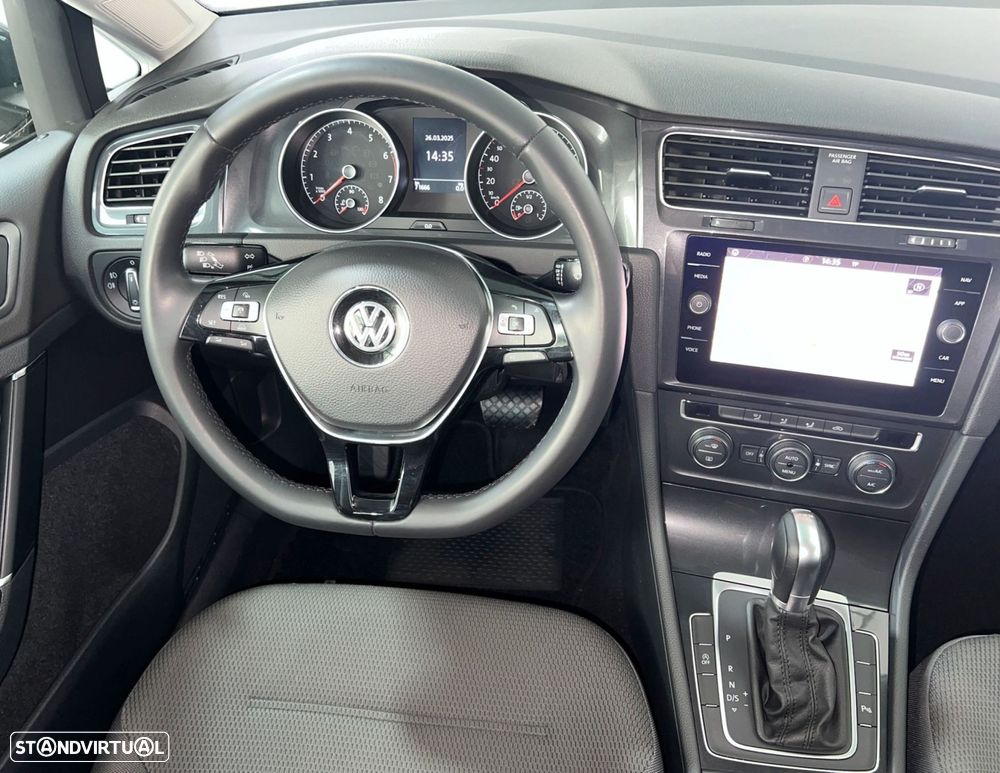 VW Golf 1.0 TSI Confortline DSG - 8