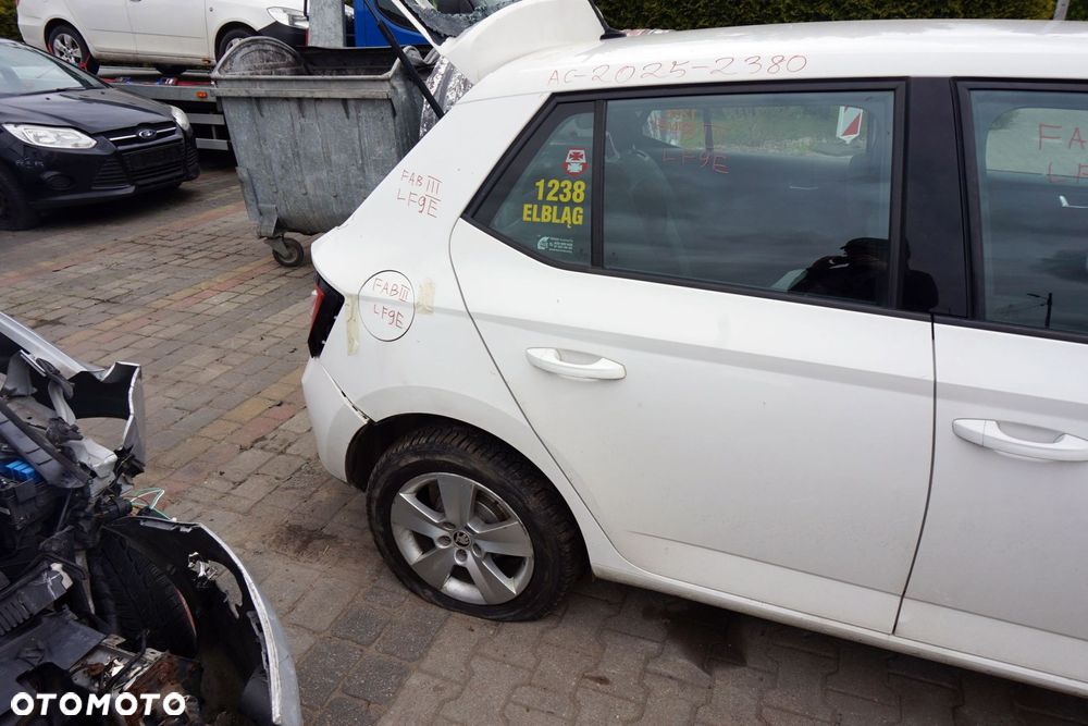 ĆWIARTKA BŁOTNIK TYLNY PRAWY FABIA III NJ3 5D HB LF9E 6V6809602D SKODA 2014-2018 - 3