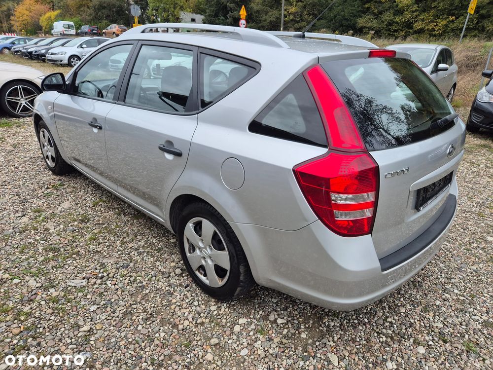 Kia Ceed - 4