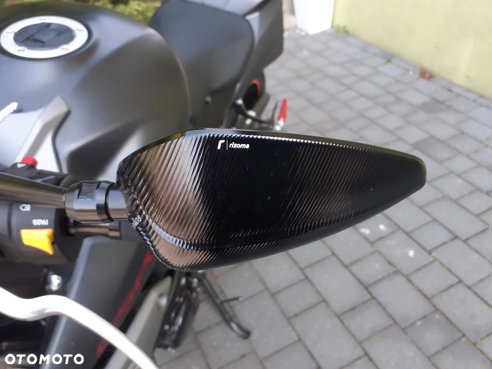 Suzuki GSR - 6