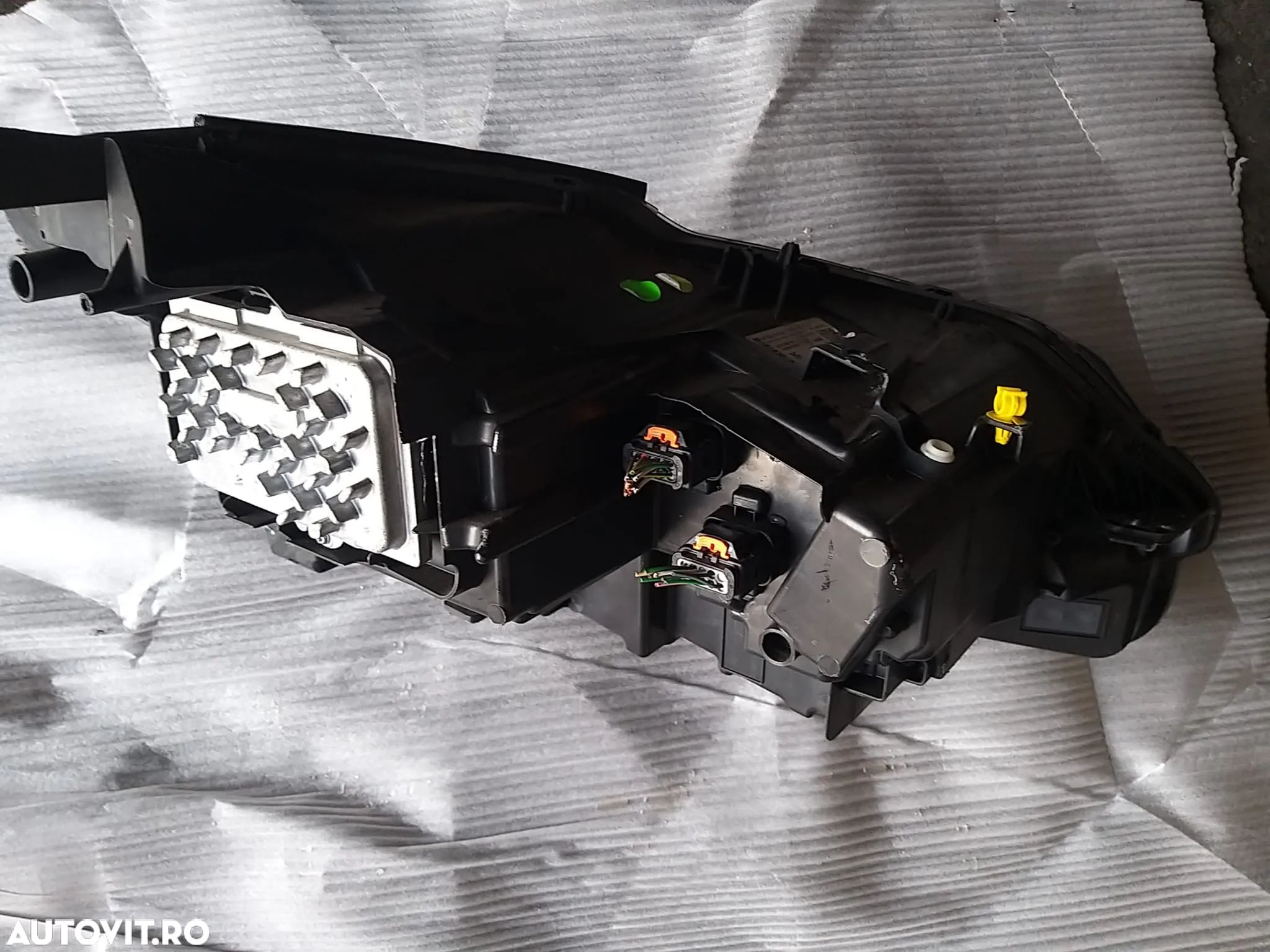 Far Dreapta cod: 9836230180 Xenon, Led Technologie pentru Peugeot 3008 din 2020 1.6 Diesel - 1