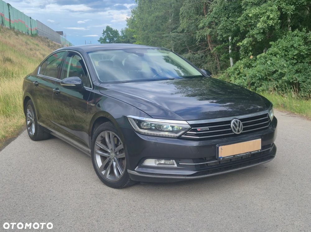 Volkswagen Passat - 1