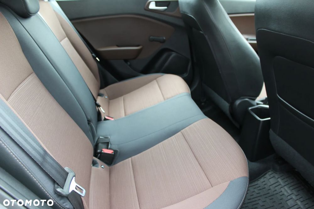 Hyundai i20 blue 1.2 Classic - 10