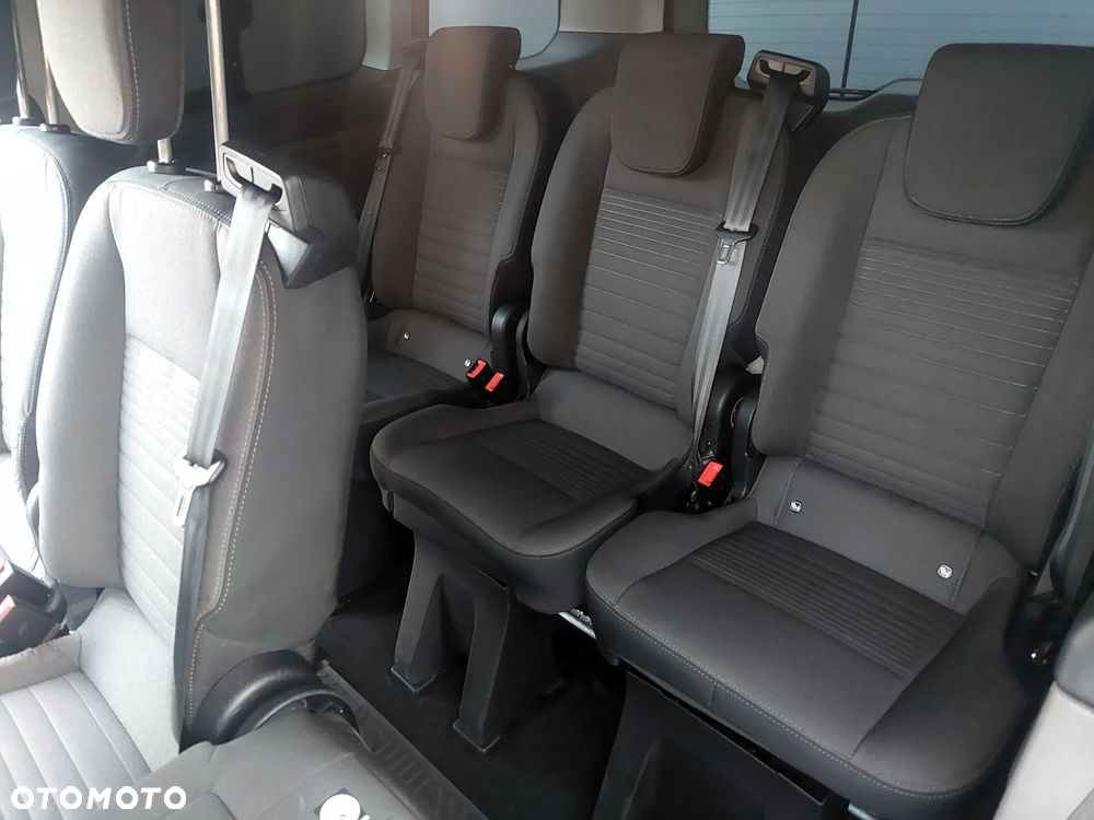 Ford Tourneo Custom - 19