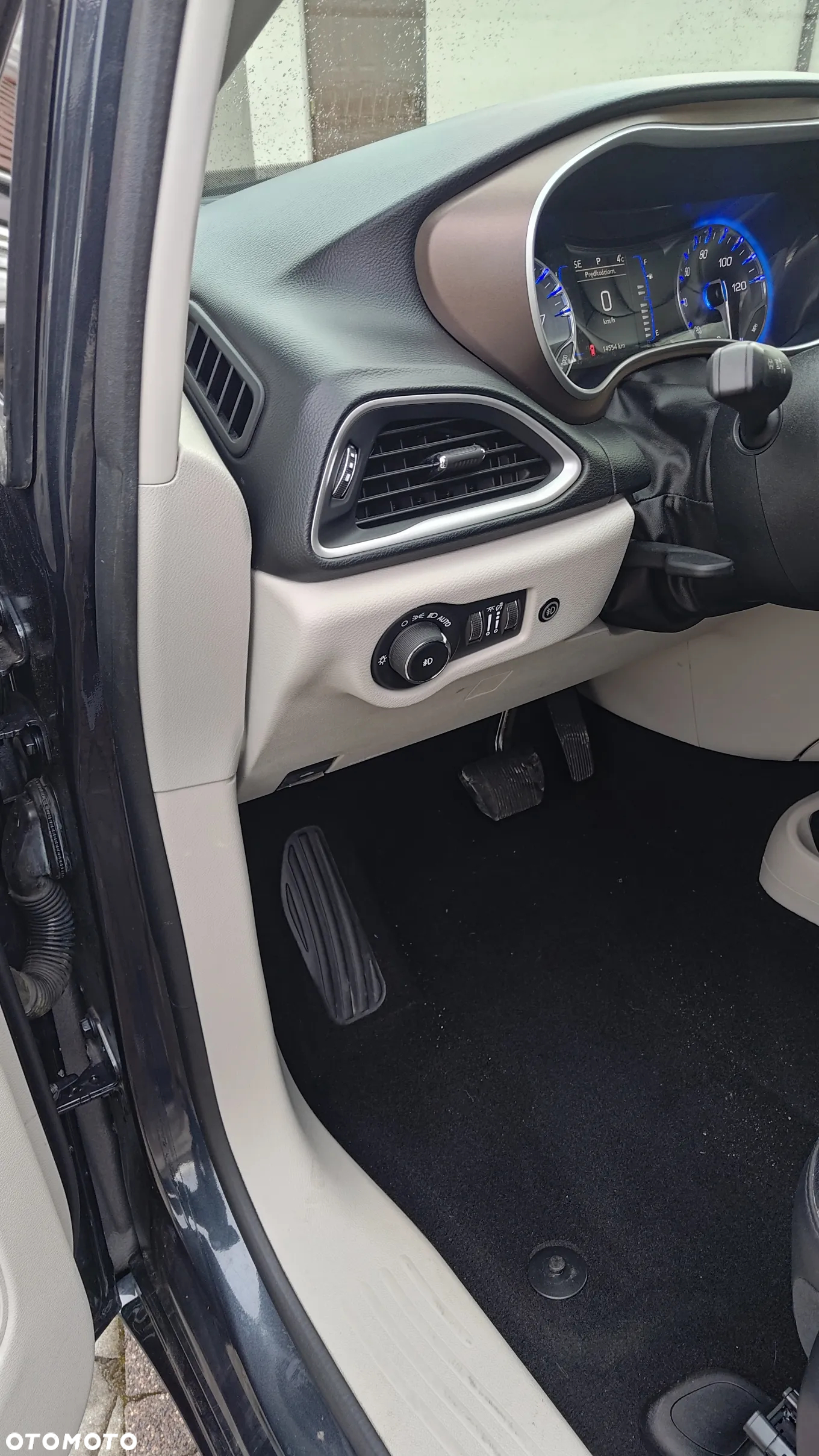 Chrysler Pacifica - 21
