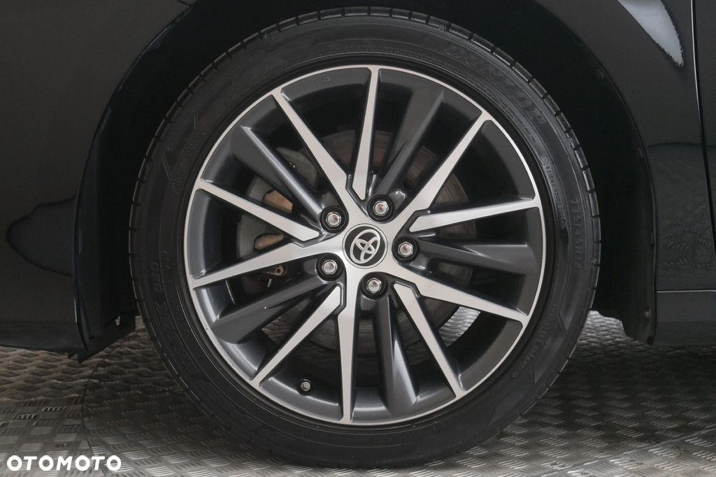Toyota Camry - 14