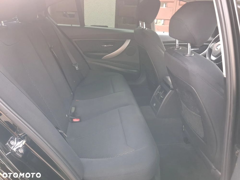 BMW Seria 3 318d Sport Line - 15