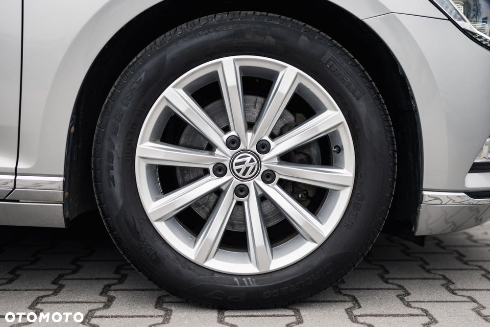 Volkswagen Passat - 37