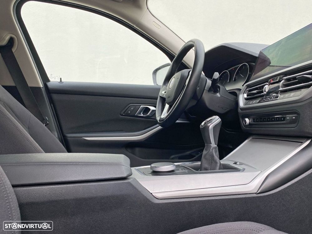 BMW 318 d Touring Advantage - 12