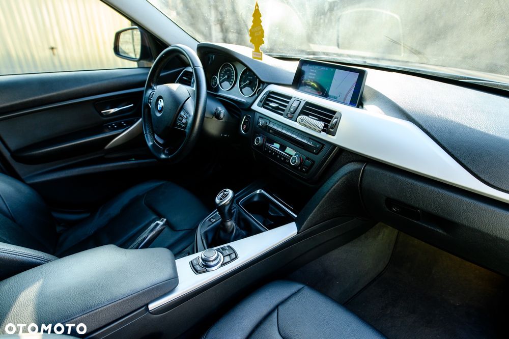 BMW Seria 3 320d Efficient Dynamics - 18