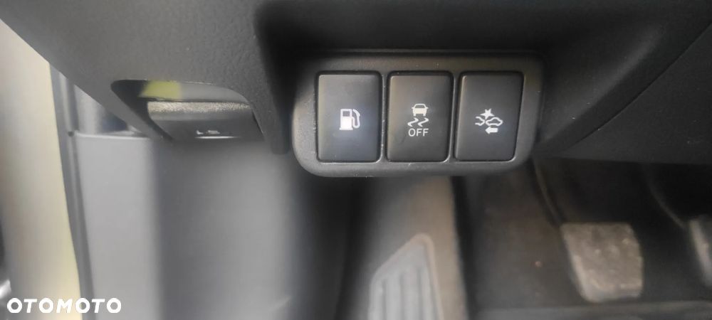 Toyota Avensis 2.0 D-4D Premium - 9